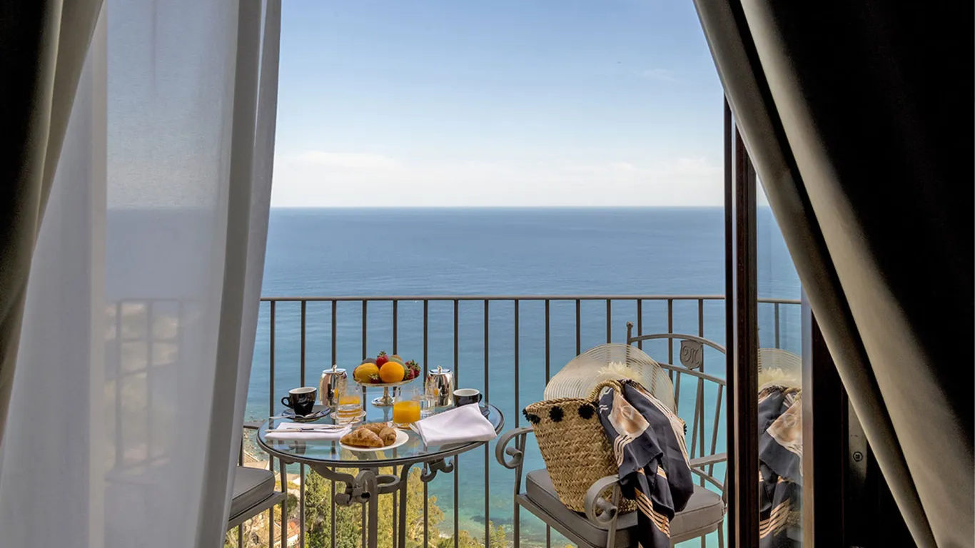 Presidential Suite at Hotel Metropole Taormina: breakfast on the balcony with panoramic Ionian Sea view
